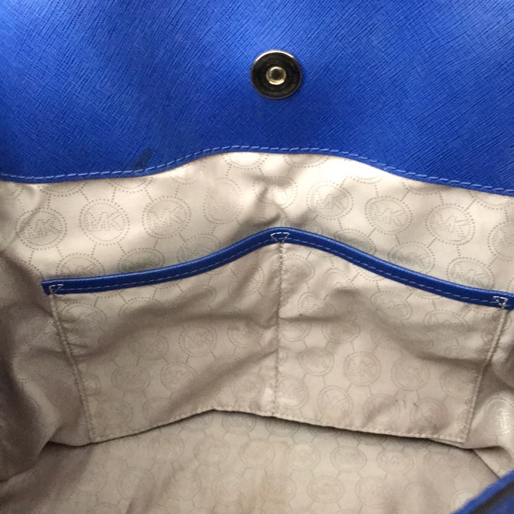 MICHAEL KORS Hand bag used couple times very good condition - Picture 10 of 10